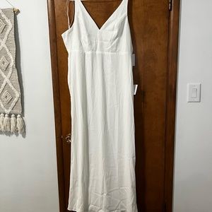 Lulu’s simple wedding dress